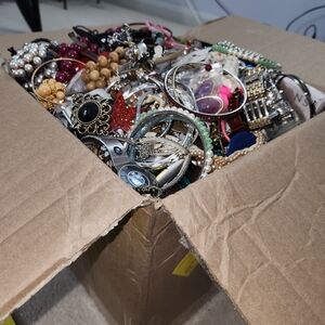 #2492, 22 HUGE POUNDS JEWELRY CRAFT. HUGE BOX.
